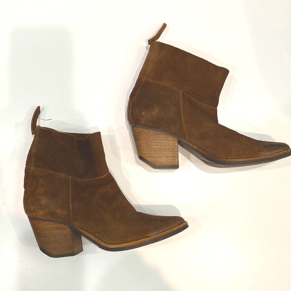 6.5 Matisse Brown Suede booties